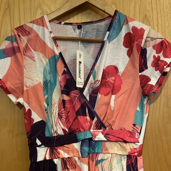 *NEW* Floral Dress with Tags Sz Small - Picture 2 of 3